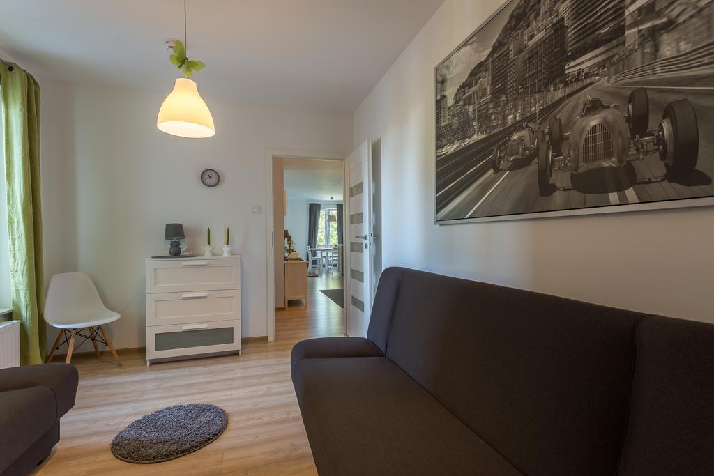 Omi Apartments 科沃布热格 外观 照片